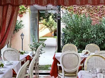 فندق تري آرشي 3*