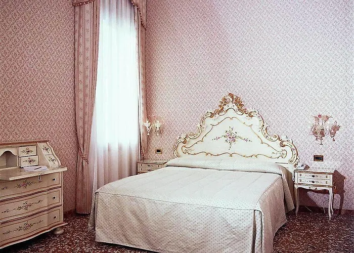 فندق تري آرشي 3*